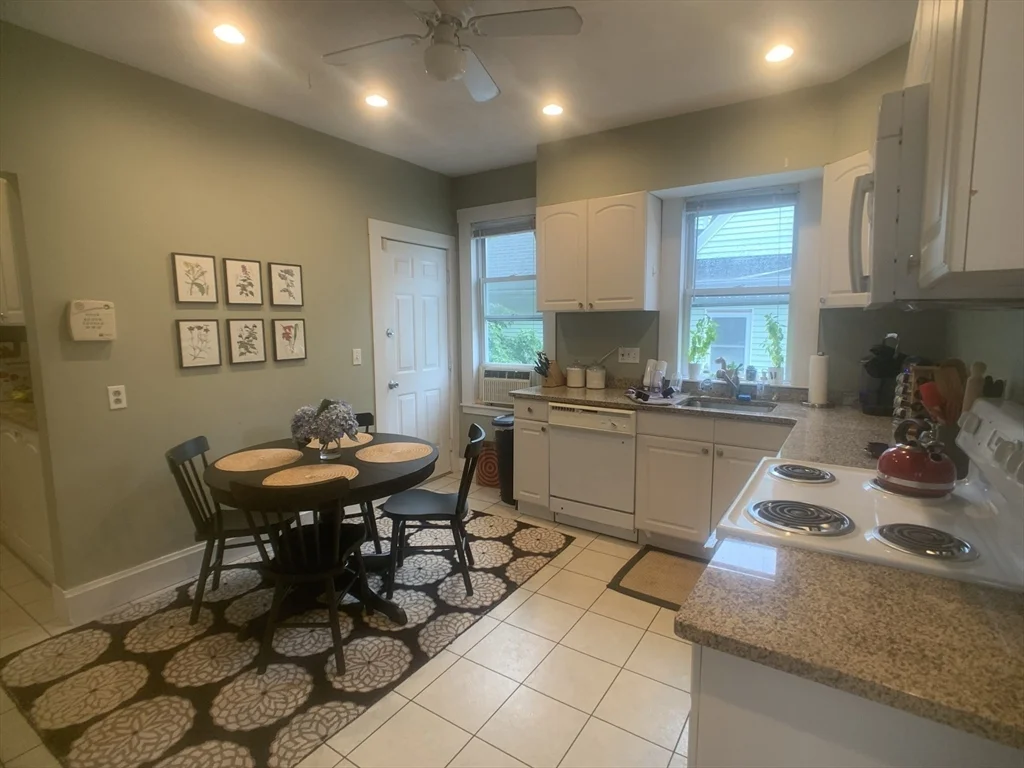 3 bed, 1 bath apartment for rent at 93 Easton St Unit 3, Allston — photo 2 of 13