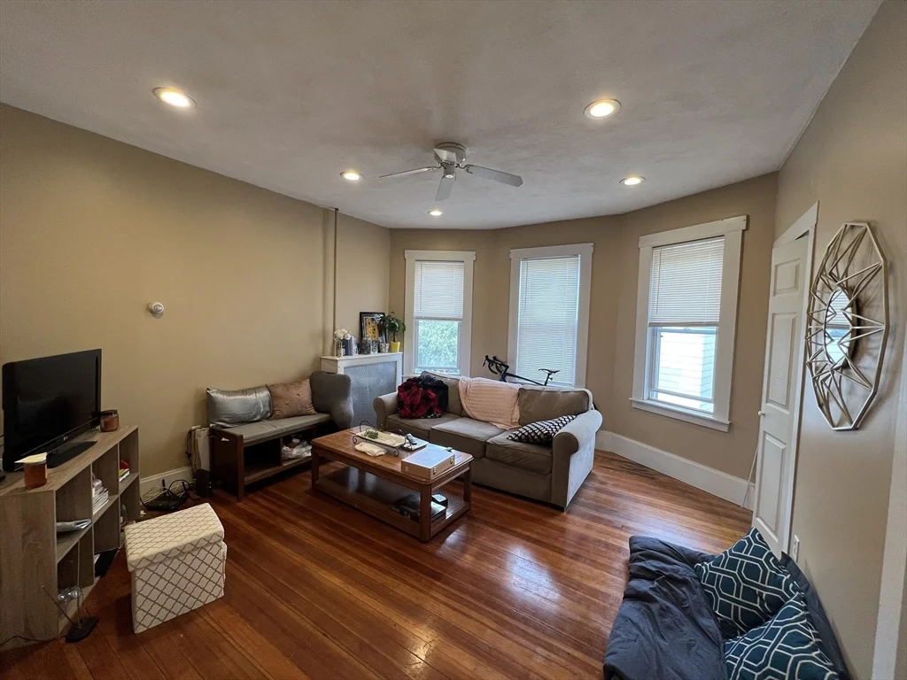 3 bed, 1 bath apartment for rent at 93 Easton St Unit 3, Allston — photo 8 of 13