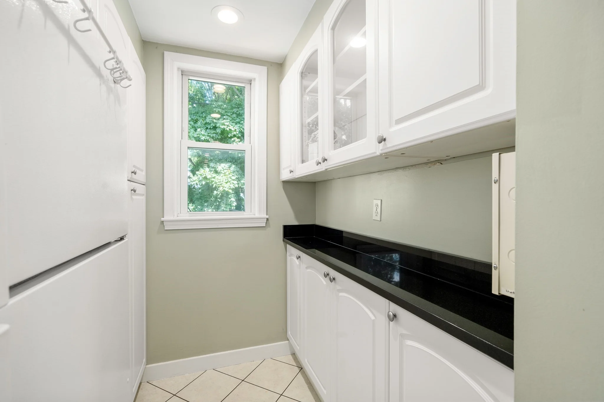3 bed, 1 bath apartment for rent at 93 Easton St Unit 3, Allston — photo 5 of 16
