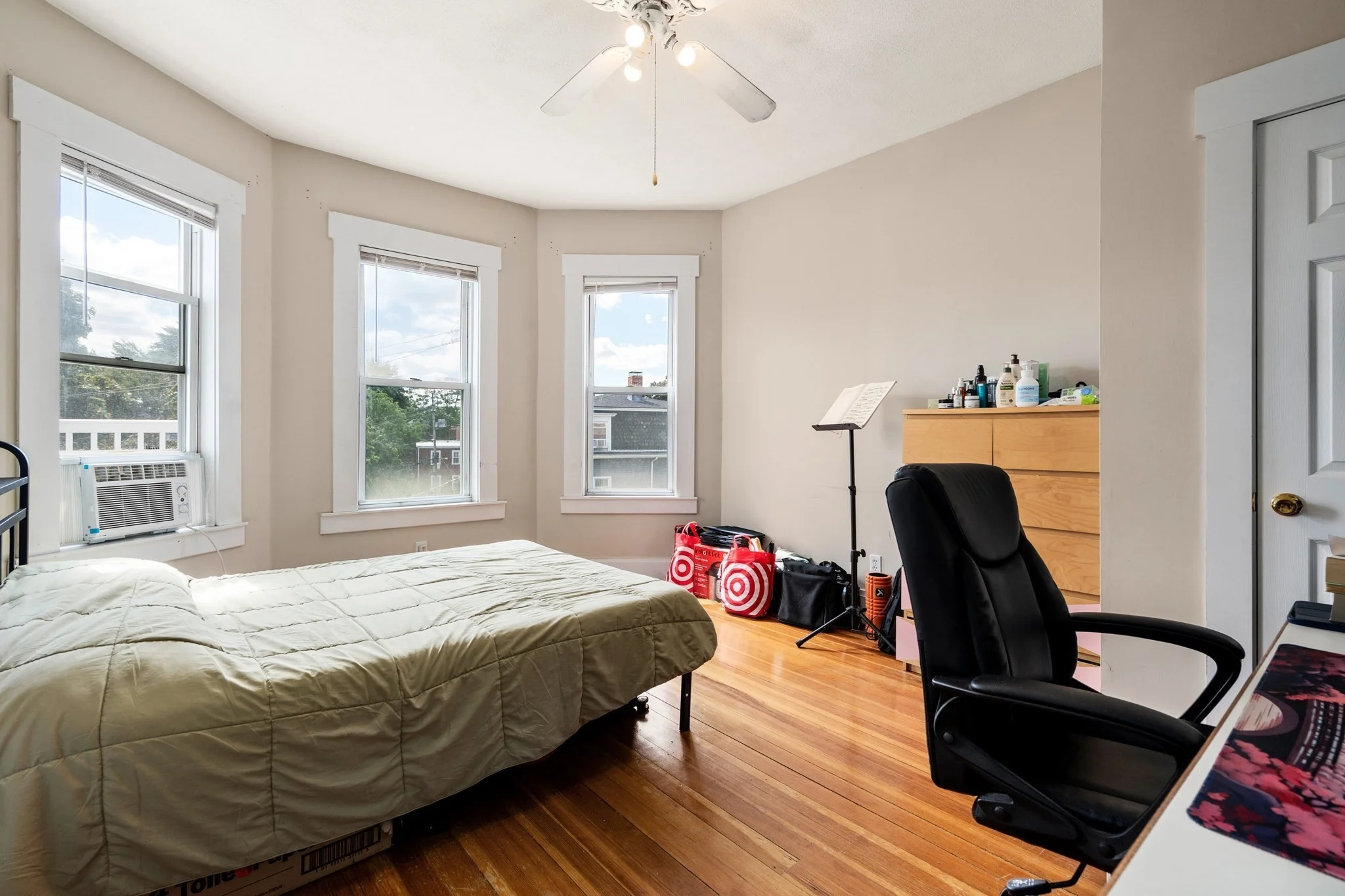 3 bed, 1 bath apartment for rent at 93 Easton St Unit 3, Allston — photo 7 of 16