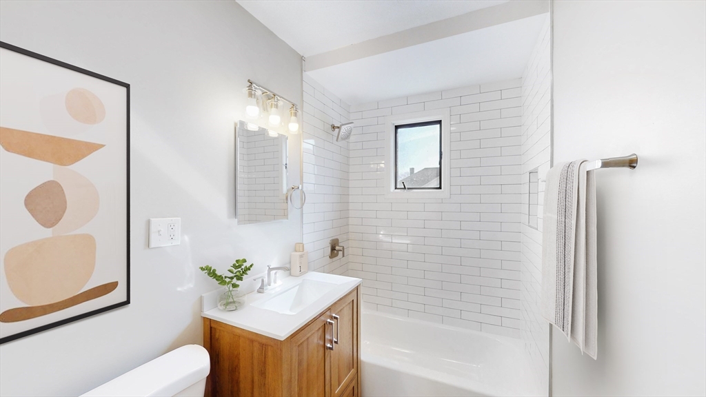 4 bed, 1 bath apartment for rent at 93 Faywood Unit 2, East Boston — photo 5 of 18