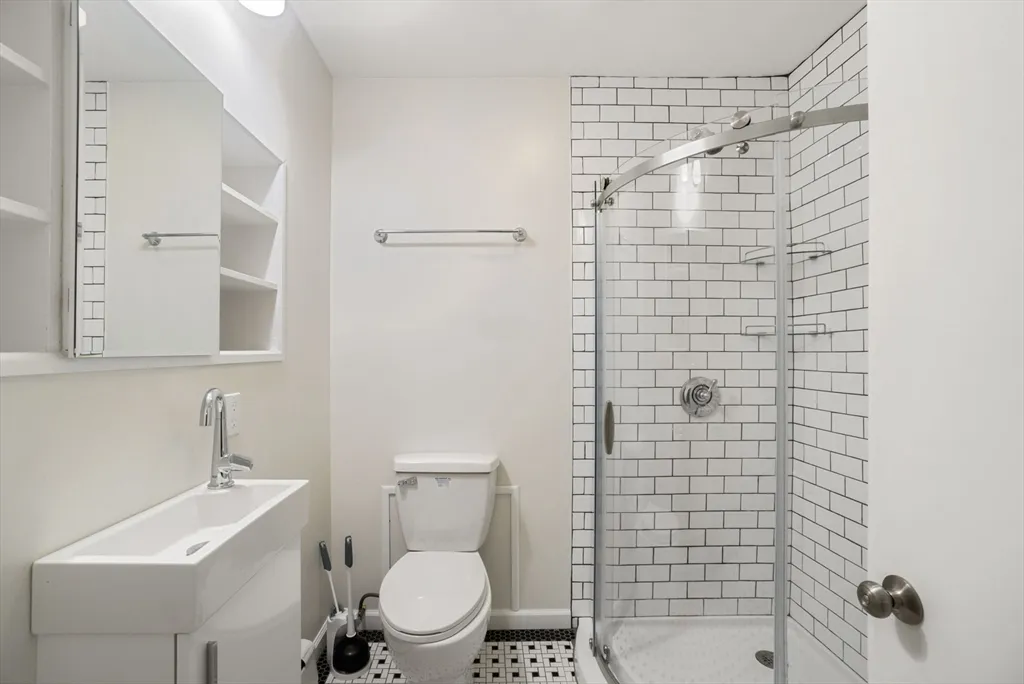 3 bed, 2 bath apartment for rent at 93 Foster St Unit B, Brighton — photo 13 of 34