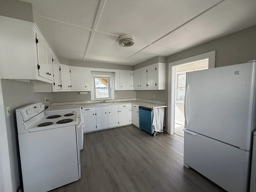 3 bed, 1 bath apartment for rent at 93 Friend St Unit 1, Amesbury — photo 9 of 11