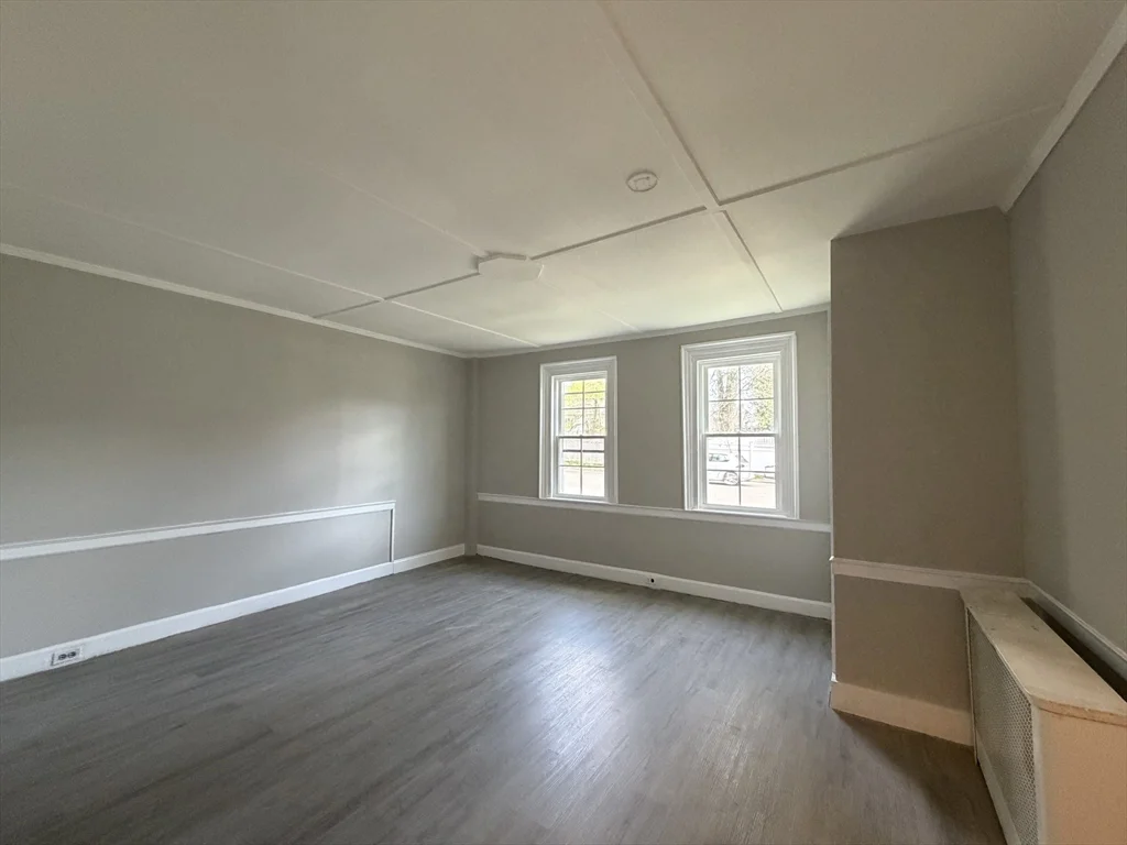 3 bed, 1 bath apartment for rent at 93 Friend St Unit 1, Amesbury — photo 8 of 11