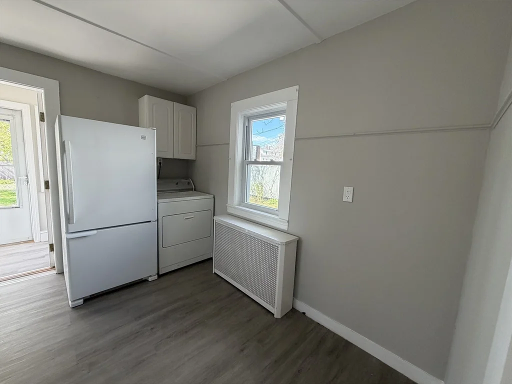 3 bed, 1 bath apartment for rent at 93 Friend St Unit 1, Amesbury — photo 10 of 11