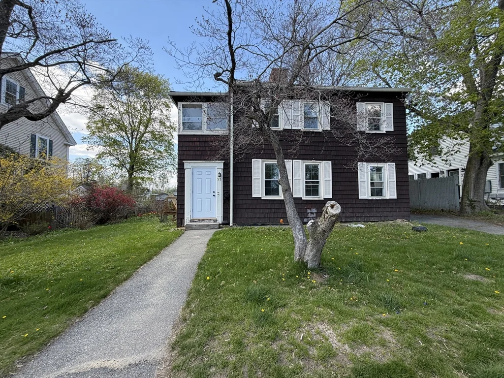 3 bed, 1 bath apartment for rent at 93 Friend St Unit 1, Amesbury — photo 2 of 11