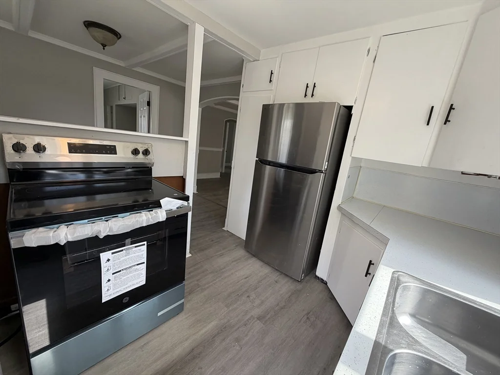 3 bed, 1 bath apartment for rent at 93 Friend St Unit 2, Amesbury — photo 1 of 15