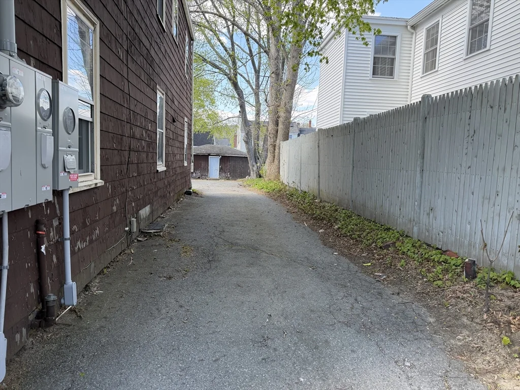 3 bed, 1 bath apartment for rent at 93 Friend St Unit 2, Amesbury — photo 11 of 15
