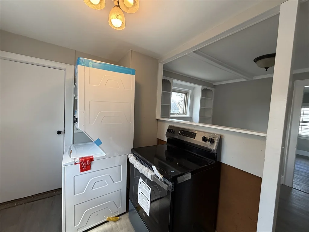 3 bed, 1 bath apartment for rent at 93 Friend St Unit 2, Amesbury — photo 2 of 15