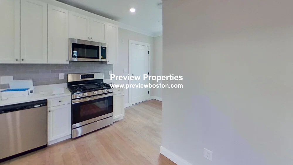 3 bed, 1 bath apartment for rent at 93 George St Unit 3P, Roxbury — photo 2 of 8