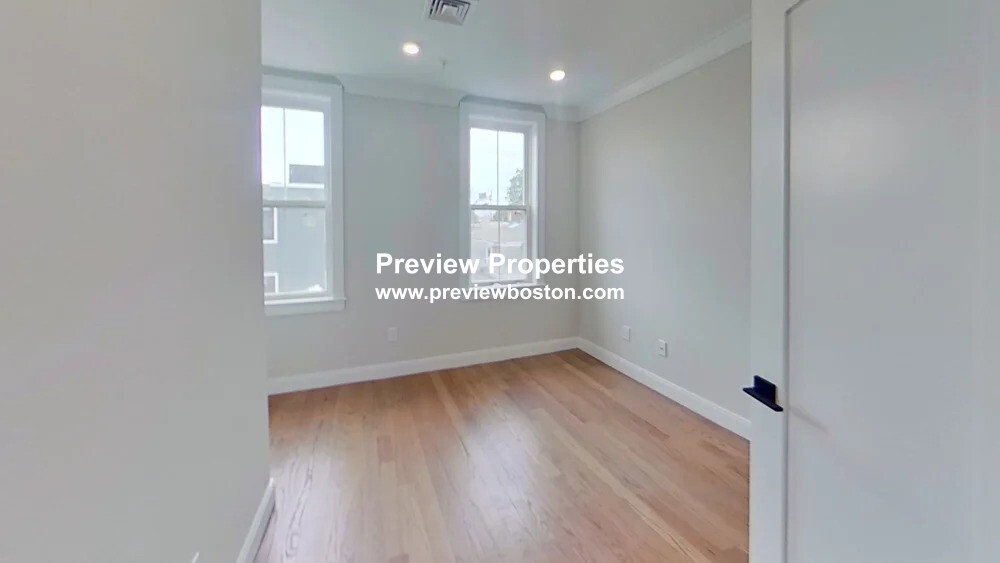 3 bed, 1 bath apartment for rent at 93 George St Unit 3P, Roxbury — photo 5 of 8