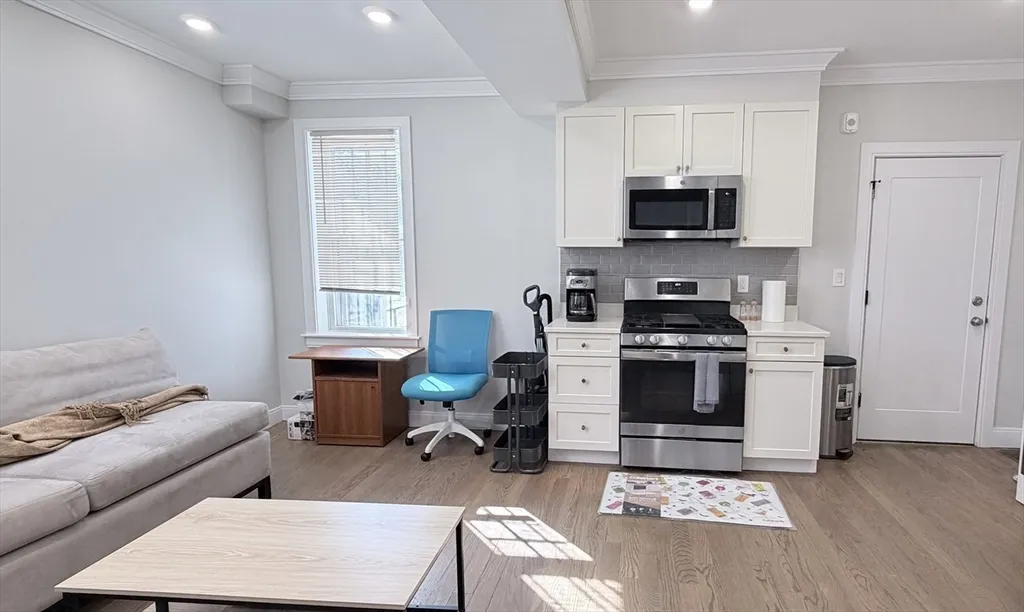 3 bed, 1 bath apartment for rent at 93 George Unit Unit 3, Roxbury