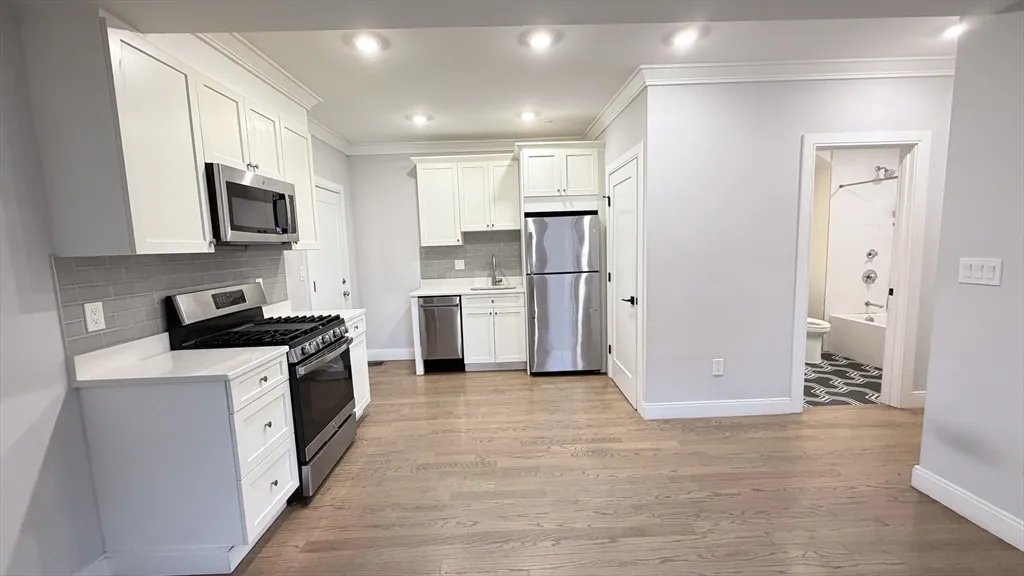 2 bed, 1 bath apartment for rent at 93 George Unit Unit 1, Roxbury