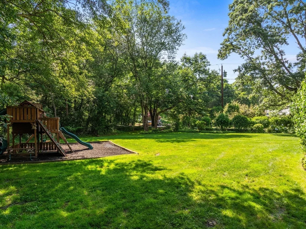 3 bed, 3 bath apartment for rent at 93 Goulding St W, Sherborn — photo 3 of 41