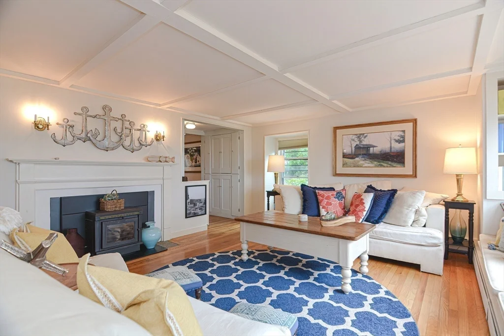 3 bed, 2 bath apartment for rent at 93 Granite St Unit 1, Rockport — photo 6 of 24