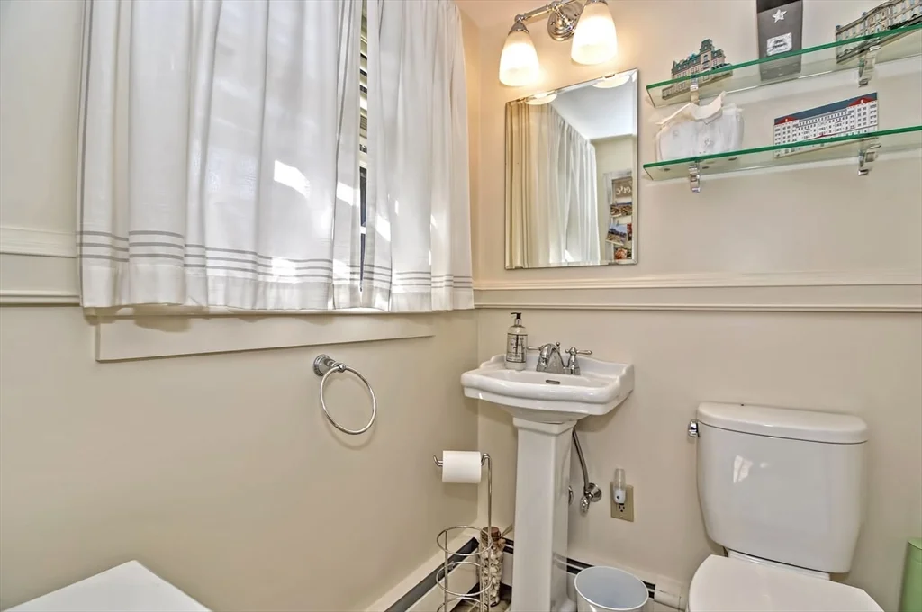 3 bed, 2 bath apartment for rent at 93 Granite St Unit 1, Rockport — photo 15 of 24
