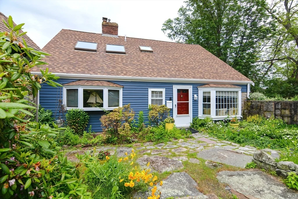 3 bed, 2 bath apartment for rent at 93 Granite St Unit 1, Rockport — photo 2 of 24