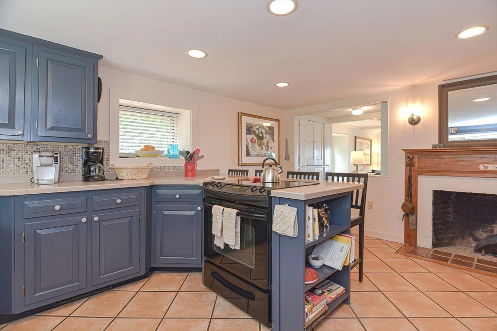 3 bed, 2 bath apartment for rent at 93 Granite St Unit 1, Rockport — photo 12 of 24