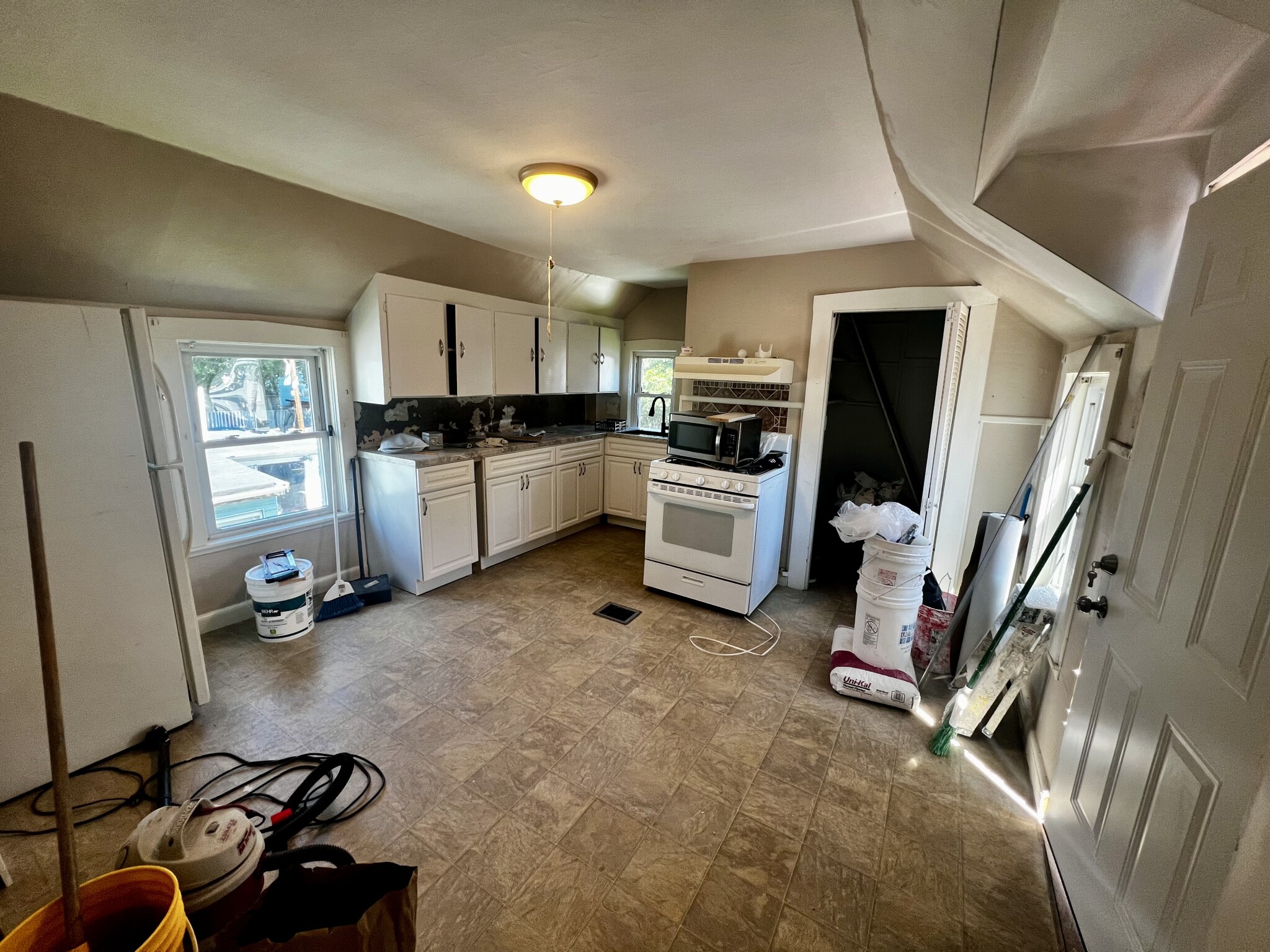 2 bed, 1 bath apartment for rent at 93 Grove St Unit 2, West Lynn — photo 5 of 7