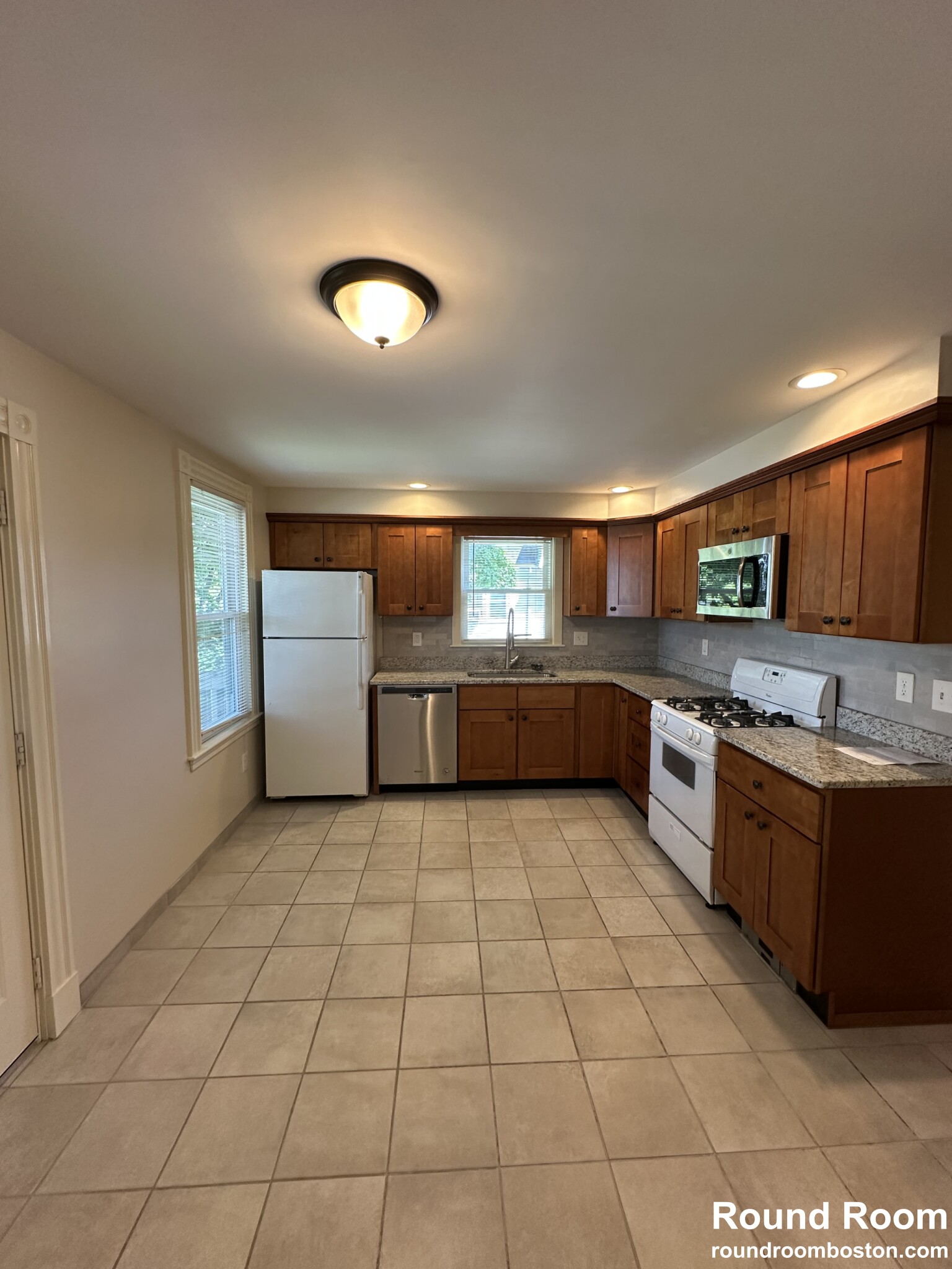 2 bed, 1 bath apartment for rent at 93 Hobart St Unit 2, Brighton — photo 4 of 22