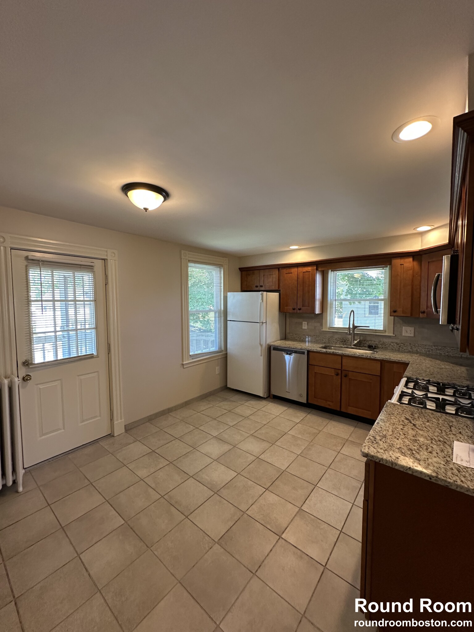2 bed, 1 bath apartment for rent at 93 Hobart St Unit 2, Brighton — photo 3 of 22