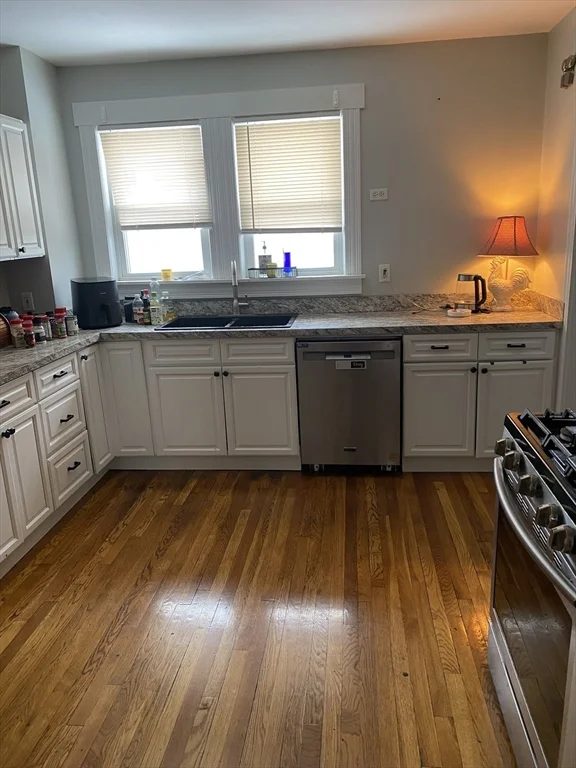 3 bed, 1 bath apartment for rent at 93 Jewett St Unit 2, Newton — photo 2 of 19
