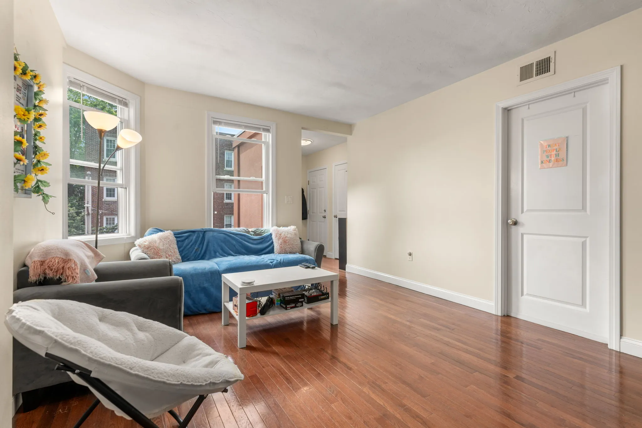 3 bed, 2 bath apartment for rent at 93 Kilsyth Ter Unit 3, Brighton — photo 4 of 11