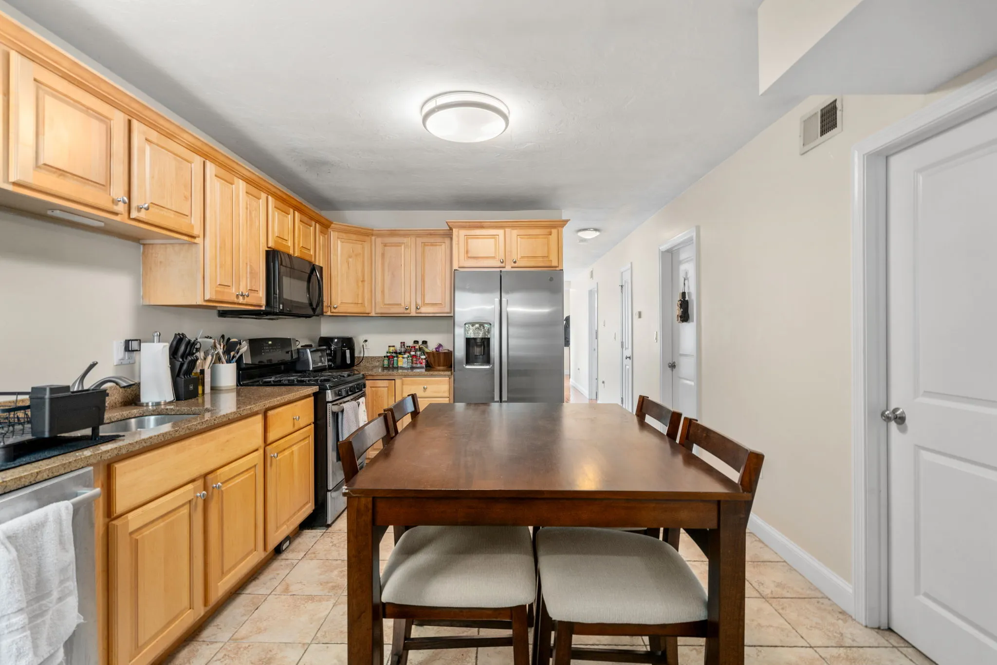 3 bed, 2 bath apartment for rent at 93 Kilsyth Ter Unit 3, Brighton — photo 3 of 11