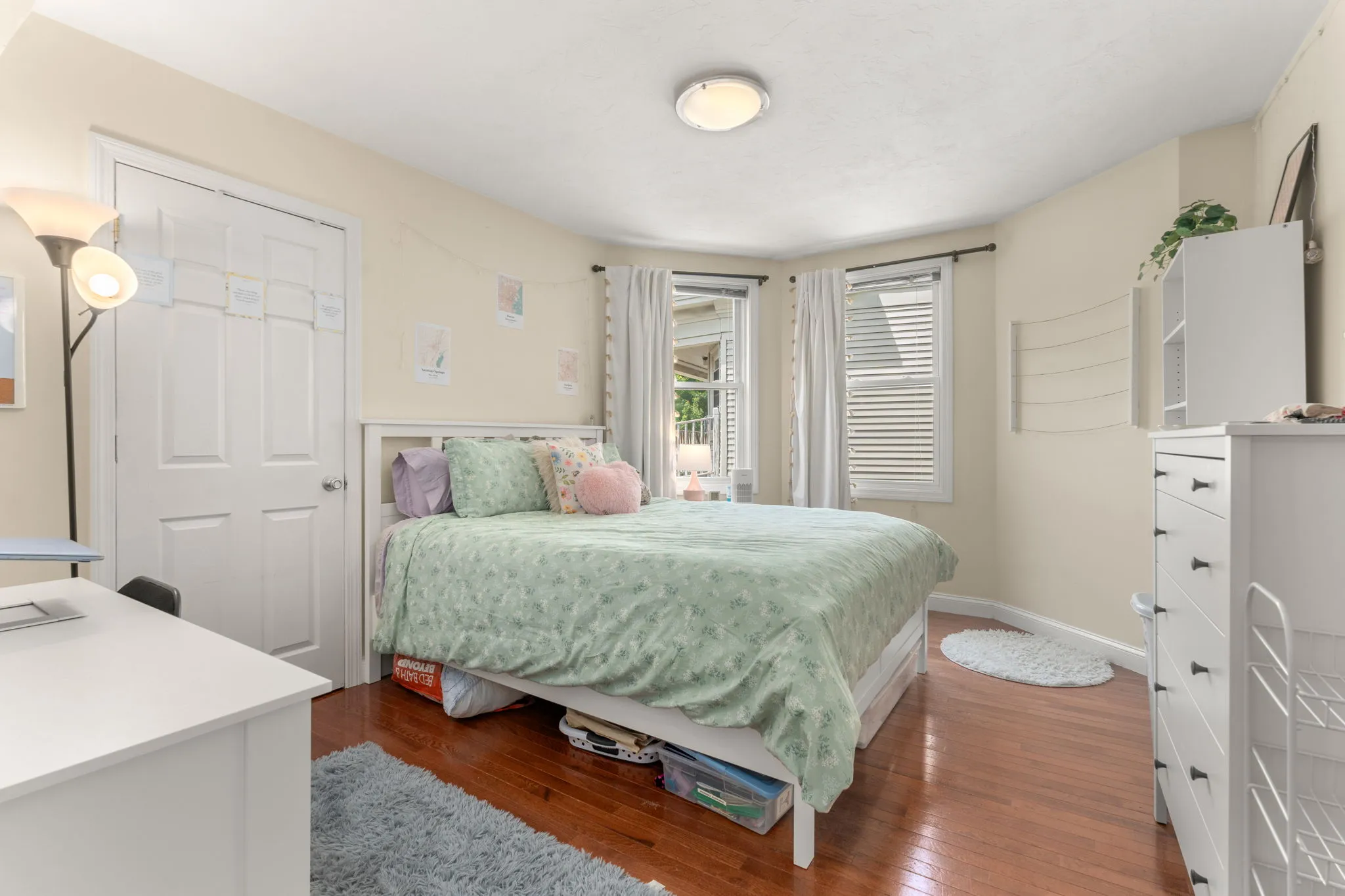 3 bed, 2 bath apartment for rent at 93 Kilsyth Ter Unit 3, Brighton — photo 6 of 11