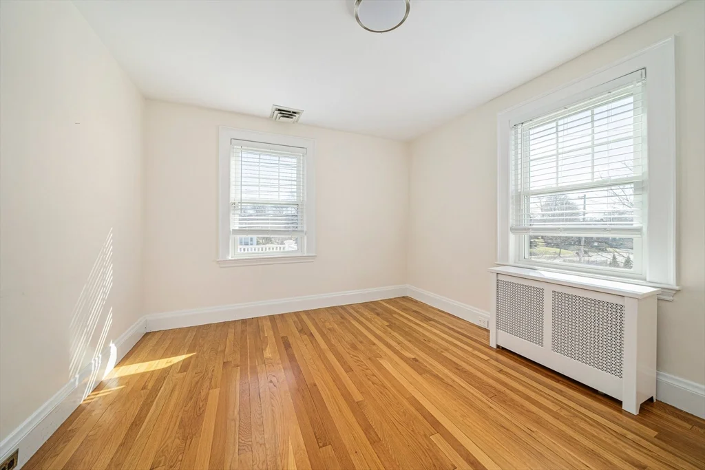 3 bed, 2 bath apartment for rent at 93 Lincoln Rd, Lawrence Estates — photo 23 of 32