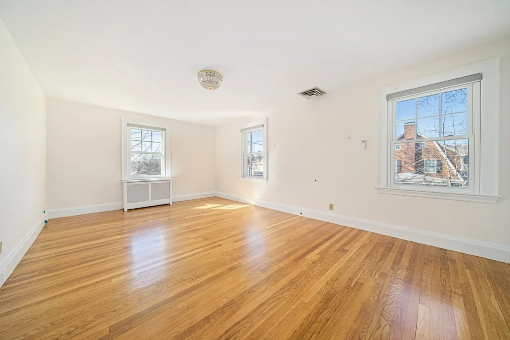 3 bed, 2 bath apartment for rent at 93 Lincoln Rd, Lawrence Estates — photo 20 of 32