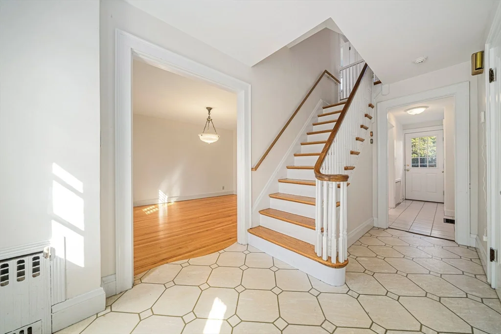 3 bed, 2 bath apartment for rent at 93 Lincoln Rd, Lawrence Estates — photo 11 of 32