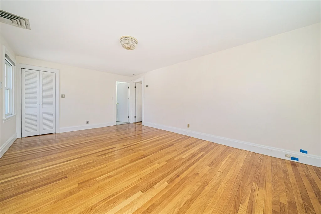 3 bed, 2 bath apartment for rent at 93 Lincoln Rd, Lawrence Estates — photo 21 of 32