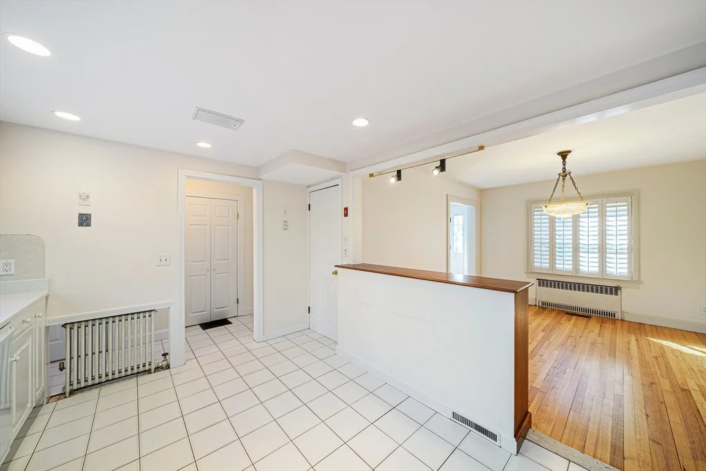 3 bed, 2 bath apartment for rent at 93 Lincoln Rd, Lawrence Estates — photo 9 of 32