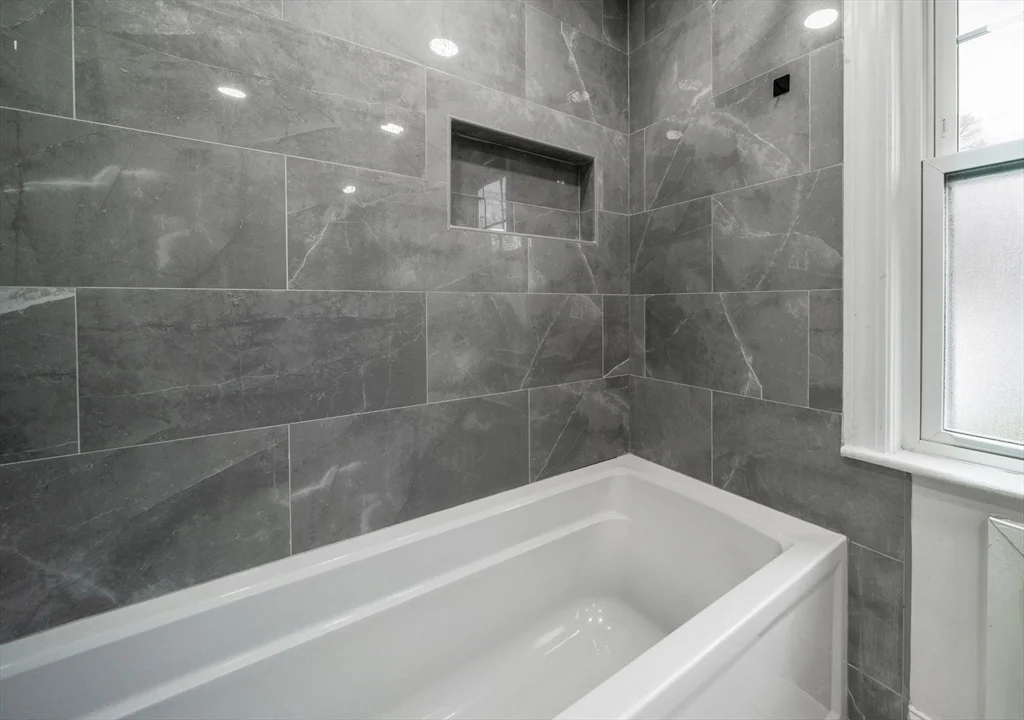 3 bed, 2 bath apartment for rent at 93 Lincoln Rd, Lawrence Estates — photo 27 of 32