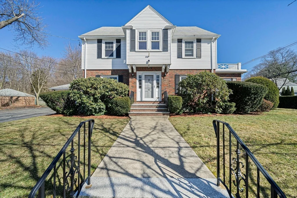 3 bed, 2 bath apartment for rent at 93 Lincoln Rd, Lawrence Estates — photo 1 of 32