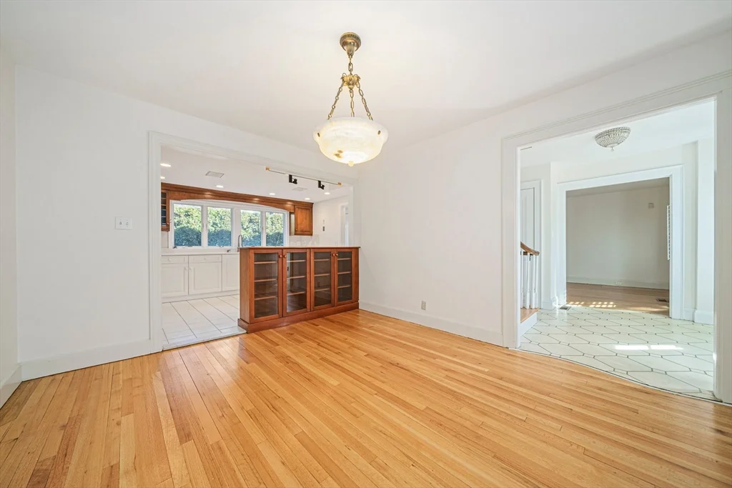3 bed, 2 bath apartment for rent at 93 Lincoln Rd, Lawrence Estates — photo 13 of 32