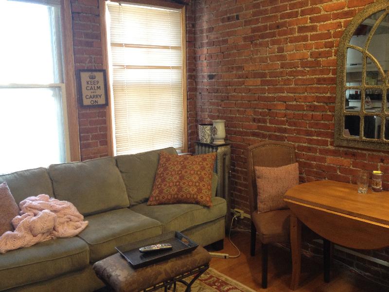 Studio bed, 1 bath apartment for rent at 93 Marion St Unit 8, Coolidge Corner — photo 2 of 11