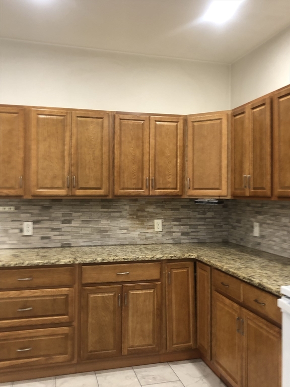 3 bed, 2 bath apartment for rent at 93 Pine St Unit 1, Swampscott — photo 3 of 12