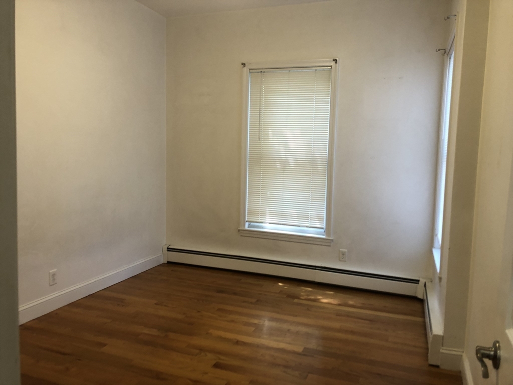 3 bed, 2 bath apartment for rent at 93 Pine St Unit 1, Swampscott — photo 5 of 12