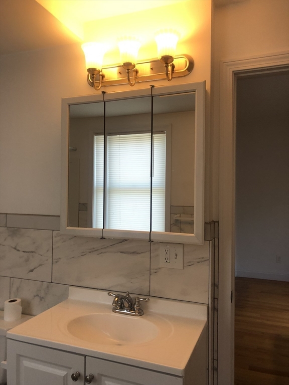 3 bed, 2 bath apartment for rent at 93 Pine St Unit 1, Swampscott — photo 11 of 12