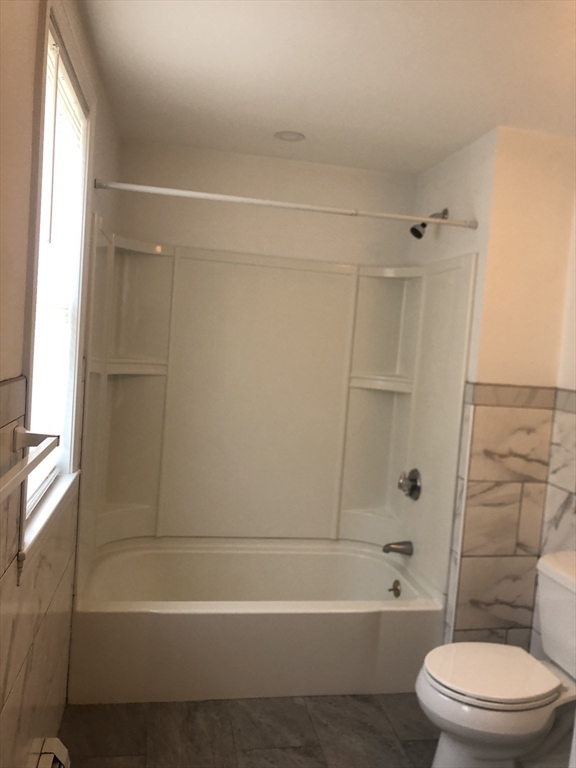 3 bed, 2 bath apartment for rent at 93 Pine St Unit 1, Swampscott — photo 9 of 12