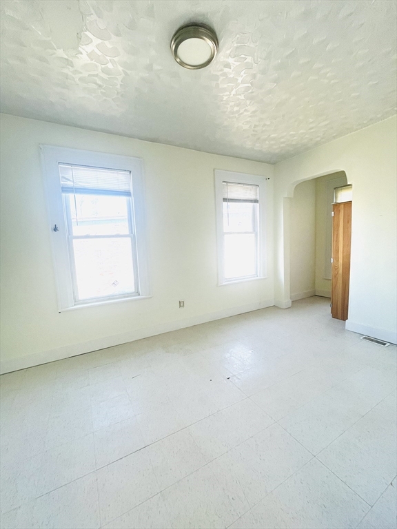 3 bed, 1 bath apartment for rent at 93 Pleasant St Unit 1, Brockton — photo 6 of 8
