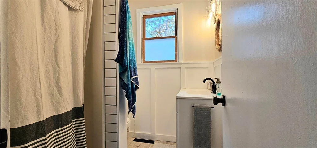 2 bed, 1 bath apartment for rent at 93 Ploughed Neck Rd Unit WINTER, East Sandwich — photo 10 of 14