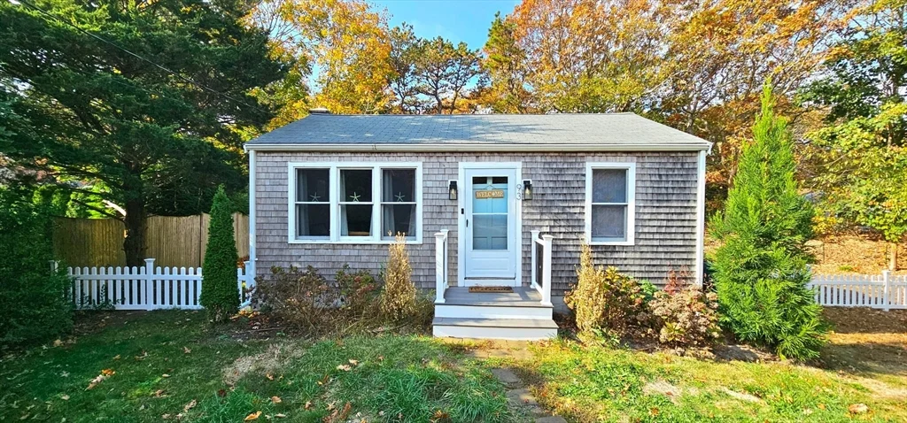2 bed, 1 bath apartment for rent at 93 Ploughed Neck Rd Unit WINTER, East Sandwich — photo 2 of 14
