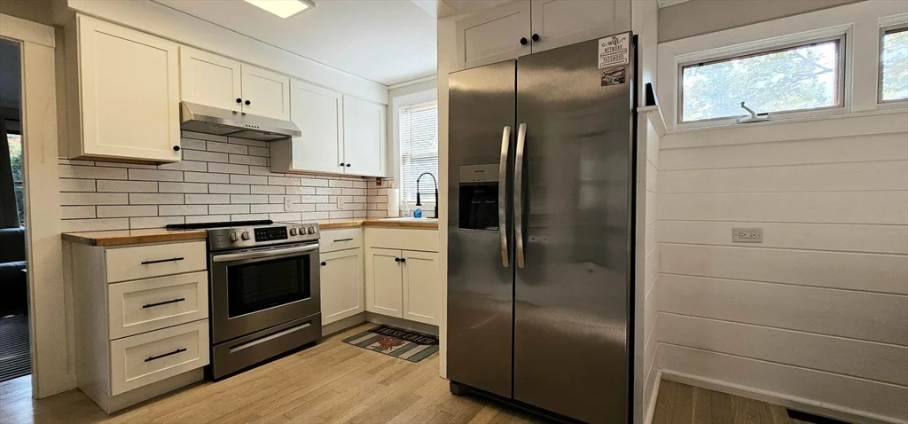 2 bed, 1 bath apartment for rent at 93 Ploughed Neck Rd Unit WINTER, East Sandwich — photo 5 of 14