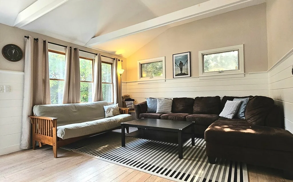 2 bed, 1 bath apartment for rent at 93 Ploughed Neck Rd Unit WINTER, East Sandwich — photo 4 of 14