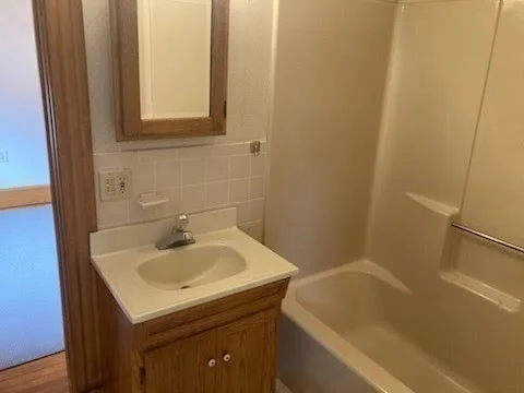 1 bed, 1 bath apartment for rent at 93 Russell St Unit A, Quincy — photo 10 of 14