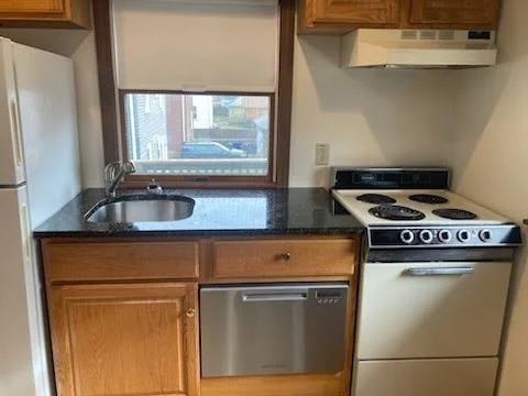 1 bed, 1 bath apartment for rent at 93 Russell St Unit A, Quincy — photo 7 of 14