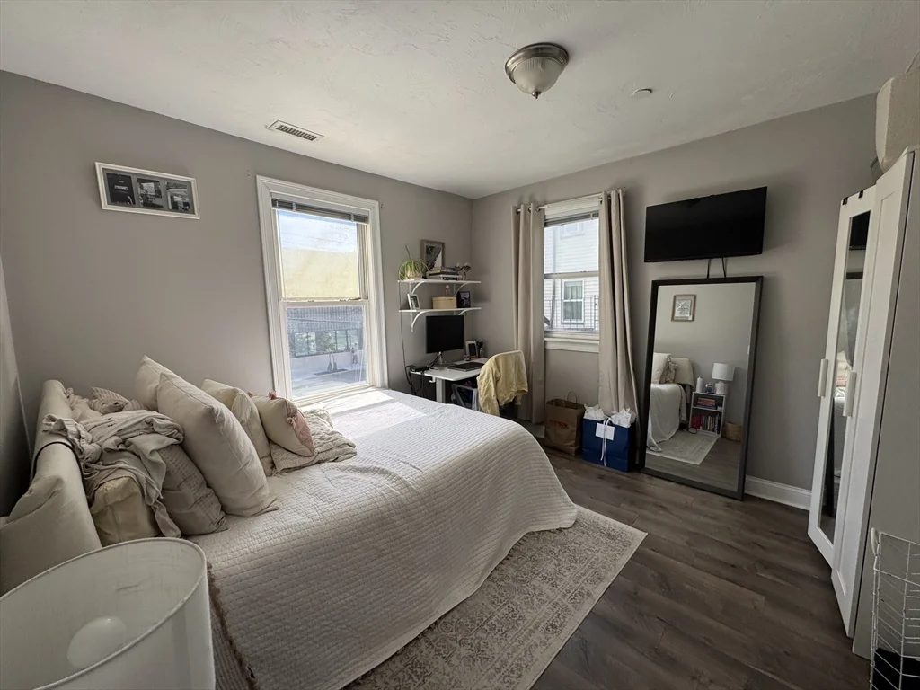 3 bed, 1 bath apartment for rent at 93 Second St Unit 2, East Cambridge — photo 3 of 10